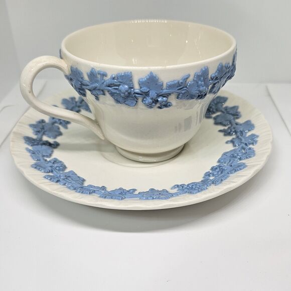 VTG Wedgwood Queensware Etruria & Barlaston Lavender & Cream‎ Cup & Saucer Set - Picture 2 of 7